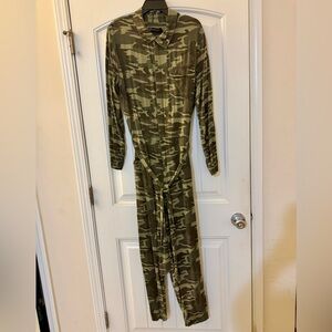 New York & Company Camouflage Jumpsuit Size XL